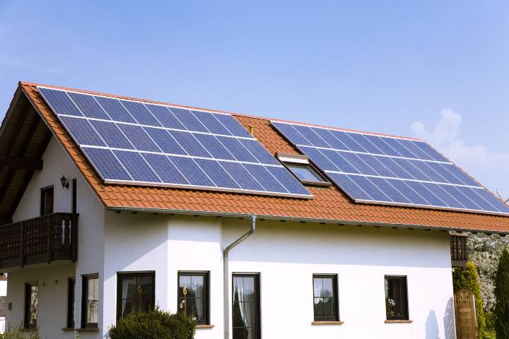 Cómo instalar placas solares para viviendas unifamiliares y chalets?