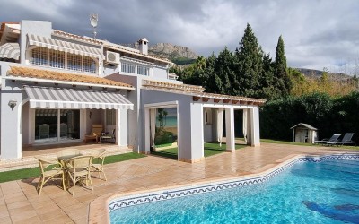 Spacious Mediterranean villa on a flat plot, close to the golf club of Altea.