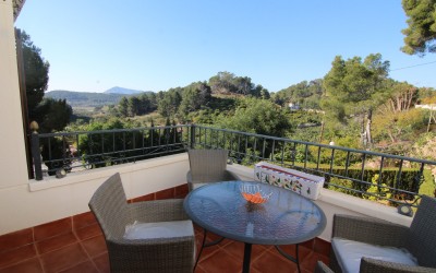 Lovely apartment with 2 terraces in a quiet residencial area.