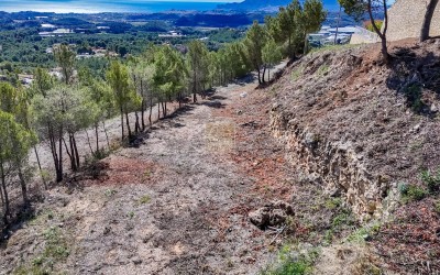 Parcela urbana con bonitas vistas al mar.