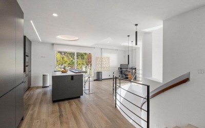 VILLA DE DISEÑO CON VISTAS ESPECTACULARES AL MAR