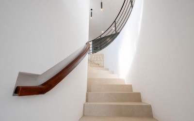 VILLA DE DISEÑO CON VISTAS ESPECTACULARES AL MAR