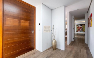 VILLA DE DISEÑO CON VISTAS ESPECTACULARES AL MAR