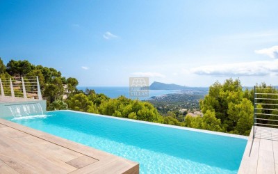 VILLA DE DISEÑO CON VISTAS ESPECTACULARES AL MAR