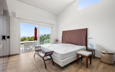 VILLA DE DISEÑO CON VISTAS ESPECTACULARES AL MAR