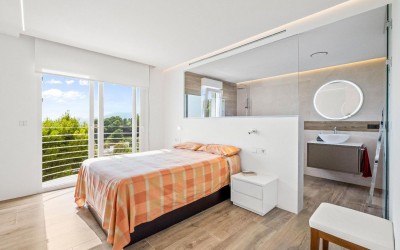 VILLA DE DISEÑO CON VISTAS ESPECTACULARES AL MAR