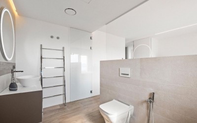 VILLA DE DISEÑO CON VISTAS ESPECTACULARES AL MAR