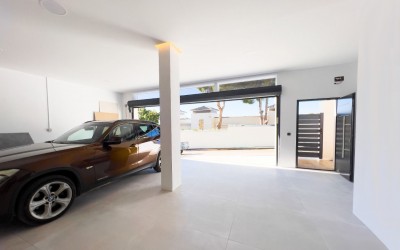 VILLA DE DISEÑO CON VISTAS ESPECTACULARES AL MAR