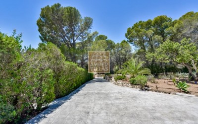 Exclusive villa in Altea offering complete privacy in a natural setting.
