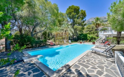 Exclusive villa in Altea offering complete privacy in a natural setting.
