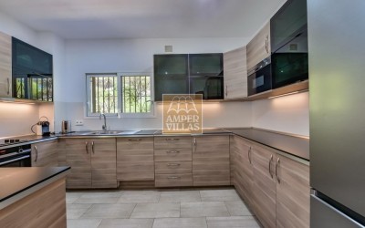 Exclusive villa in Altea offering complete privacy in a natural setting.