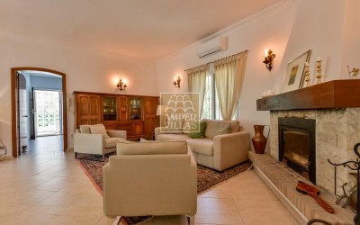 Exclusive villa in Altea offering complete privacy in a natural setting.