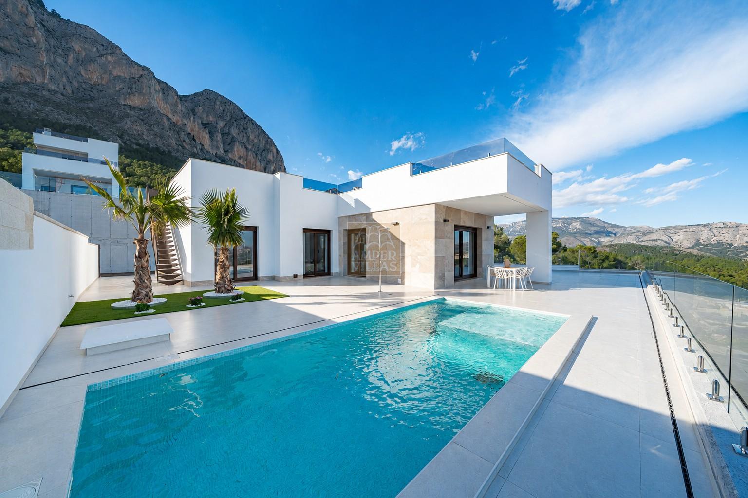 Moderna villa de 3 dormitorios con piscina privada en Polop
