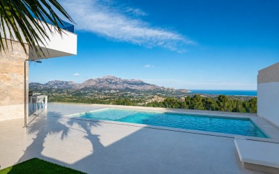 Moderna villa de 3 dormitorios con piscina privada en Polop