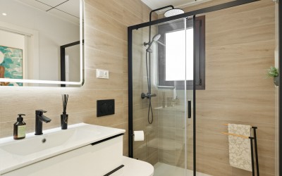 Moderna villa de 3 dormitorios con piscina privada en Polop