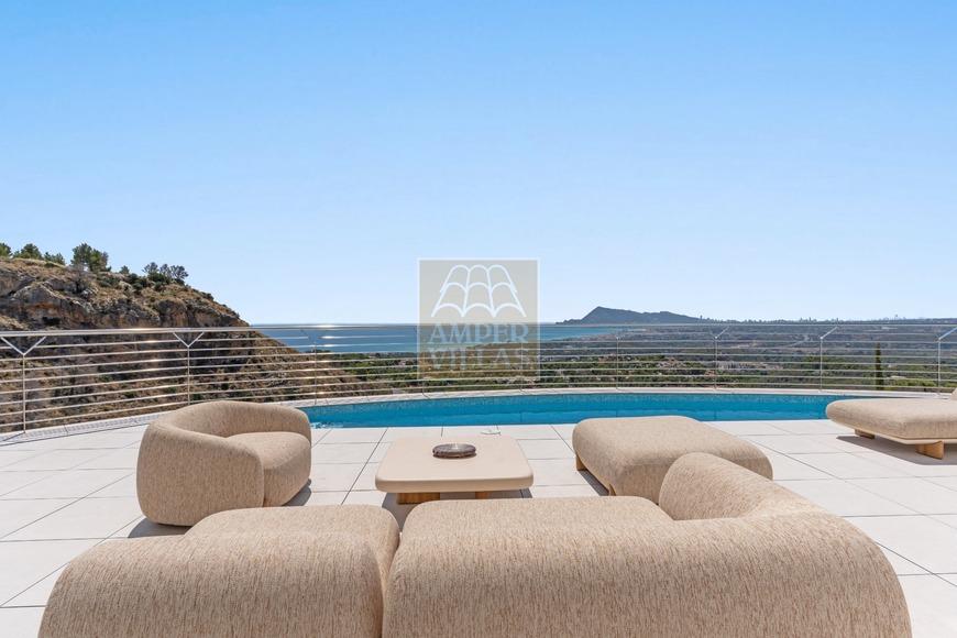 Nueva villa mediterránea con vistas panorámicas al mar