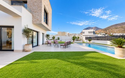 Villa independiente de lujo con piscina privada y vistas panorámicas al mar en Finestrat