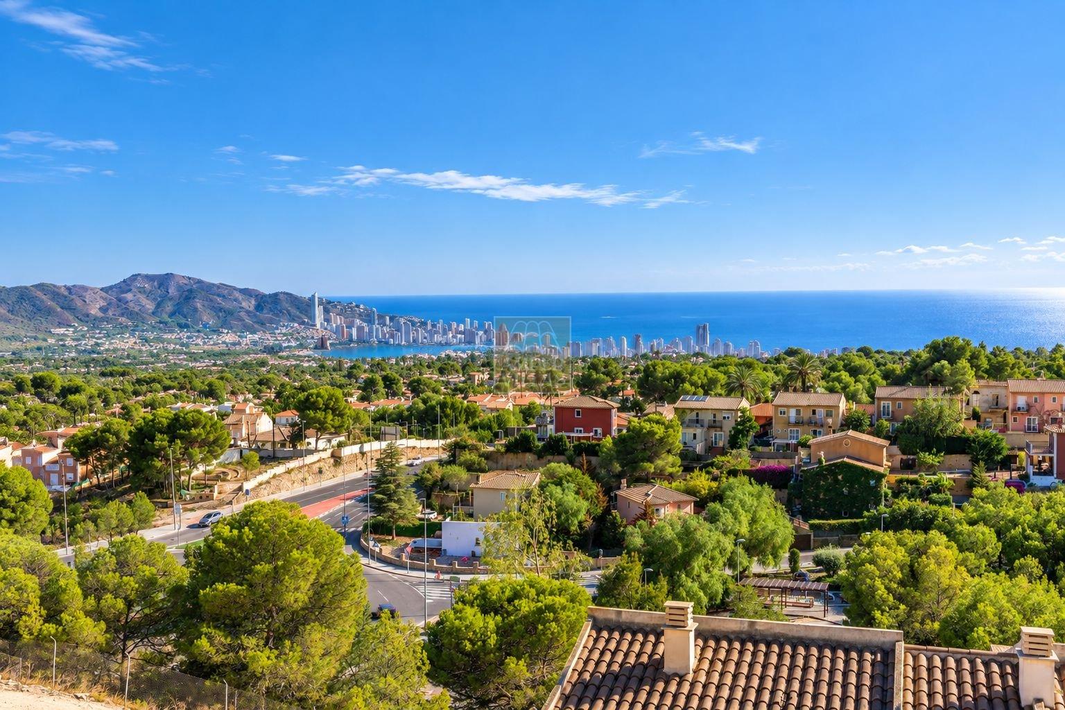 Modern 4-Bedroom Townhouse with Panoramic Sea &
Benidorm Views in La Nucía 