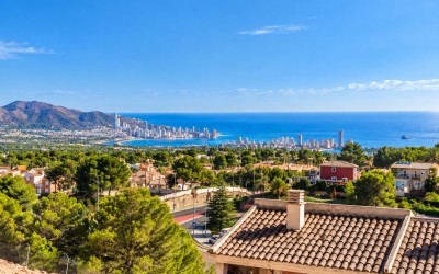 Modern 4-Bedroom Townhouse with Panoramic Sea &
Benidorm Views in La Nucía 