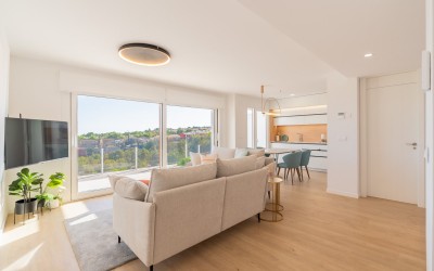 Modern 4-Bedroom Townhouse with Panoramic Sea &
Benidorm Views in La Nucía 
