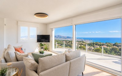 Modern 4-Bedroom Townhouse with Panoramic Sea &
Benidorm Views in La Nucía 