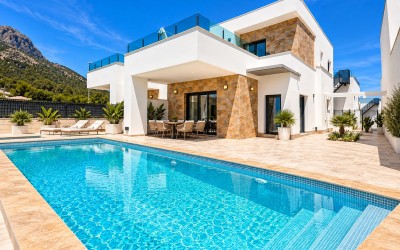 Modern 3-Bedroom Villa with Private Pool in Polop